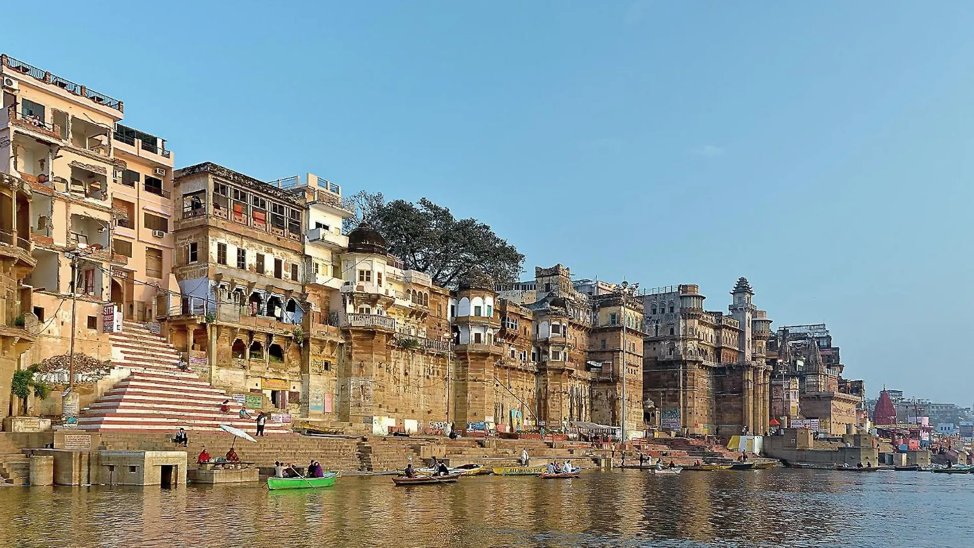 Hotel Varanasi Palace ! Varanasi Foreigner'S Choice ! Fully-Air-Conditioned-Hotel Lift-And-Parking-Availability, Near Kashi Vishwanath Temple, And Ganga Ghat