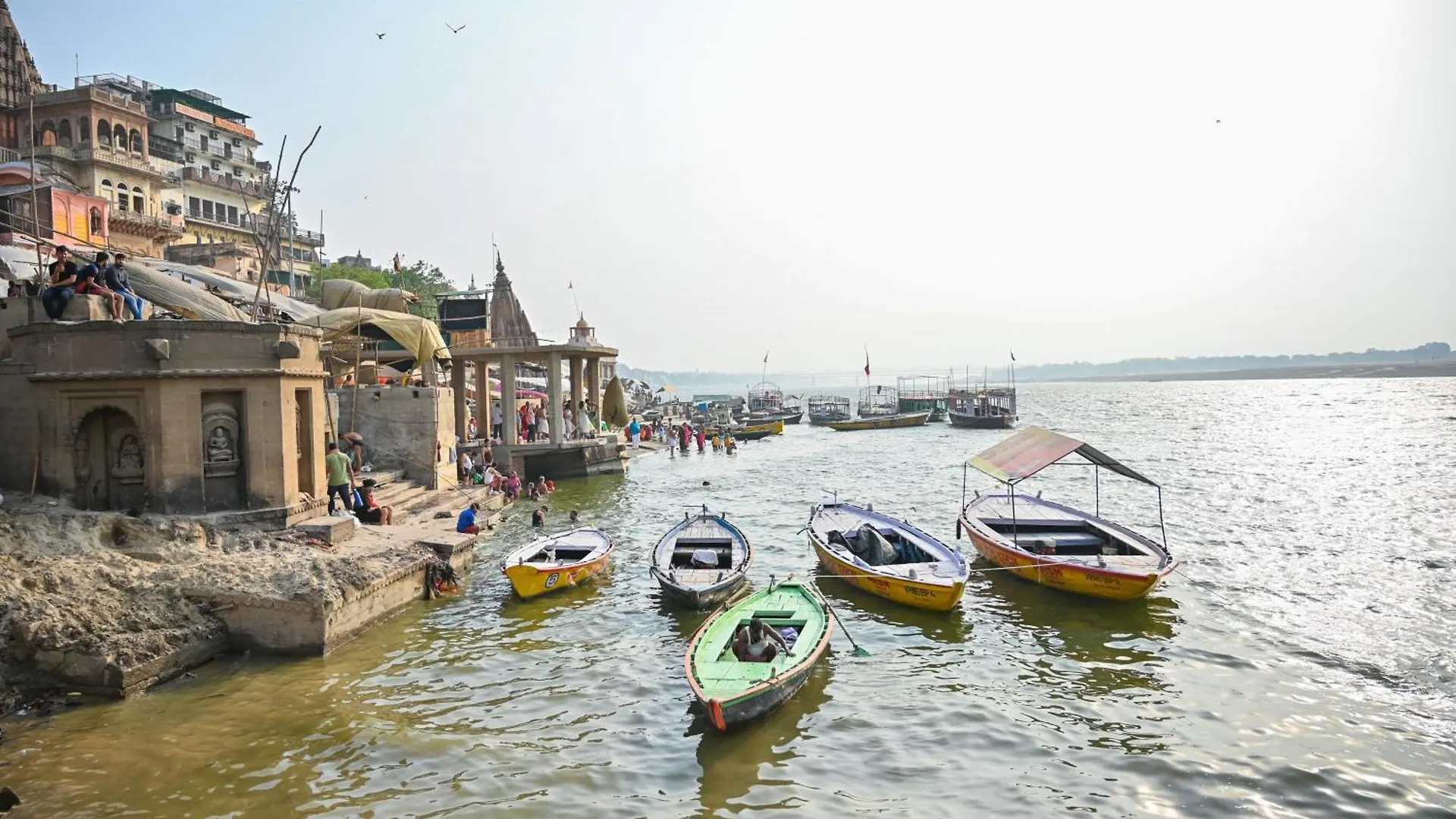 Hotel Varanasi Palace ! Varanasi Foreigner'S Choice ! Fully-Air-Conditioned-Hotel Lift-And-Parking-Availability, Near Kashi Vishwanath Temple, And Ganga Ghat 4*,