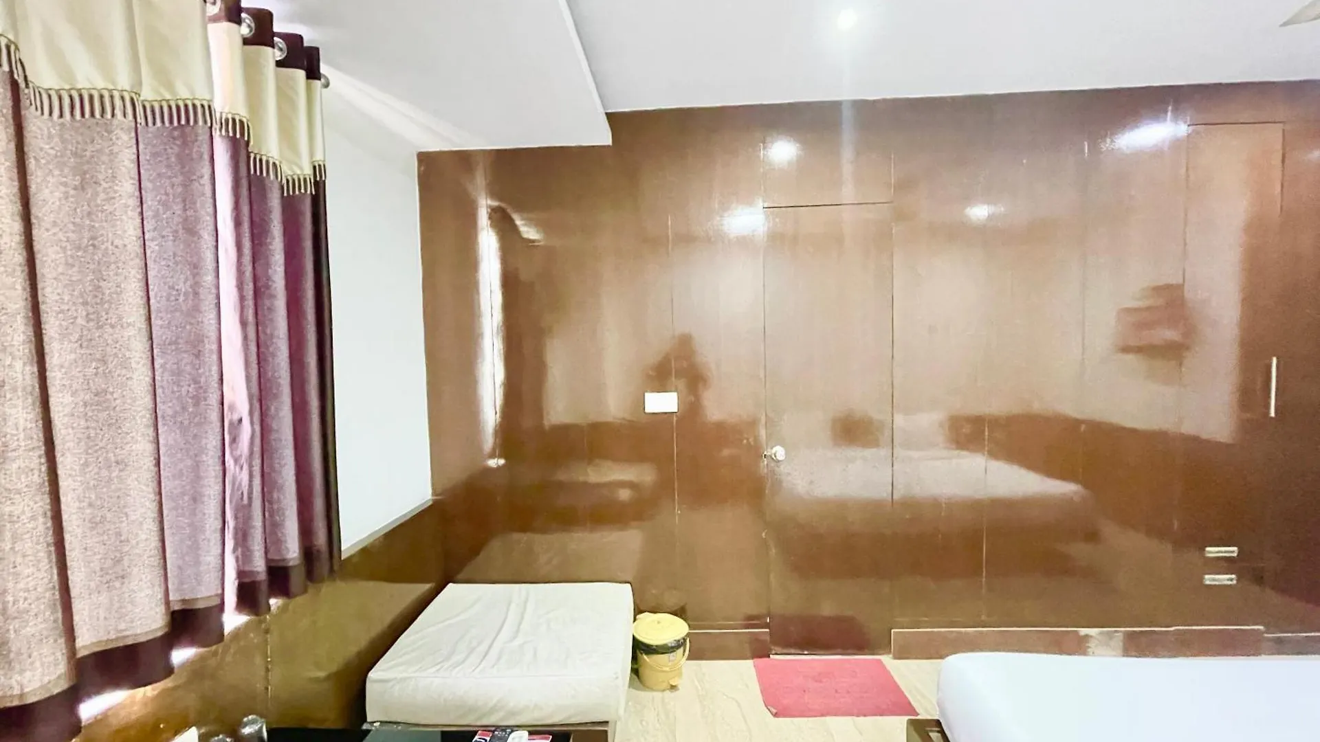 Hotel Varanasi Palace ! Varanasi Foreigner'S Choice ! Fully-Air-Conditioned-Hotel Lift-And-Parking-Availability, Near Kashi Vishwanath Temple, And Ganga Ghat 4*,