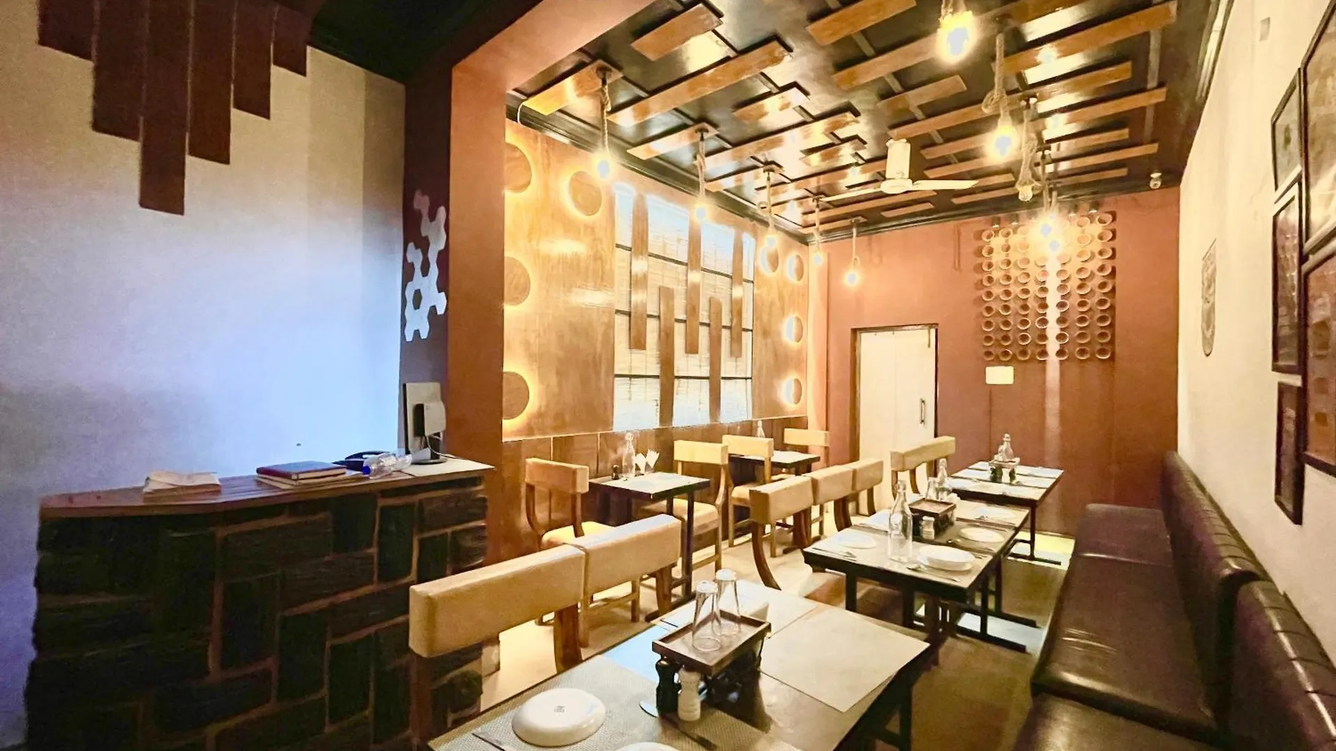 ****  Hotel Varanasi Palace ! Varanasi Foreigner'S Choice ! Fully-Air-Conditioned-Hotel Lift-And-Parking-Availability, Near Kashi Vishwanath Temple, And Ganga Ghat 印度
