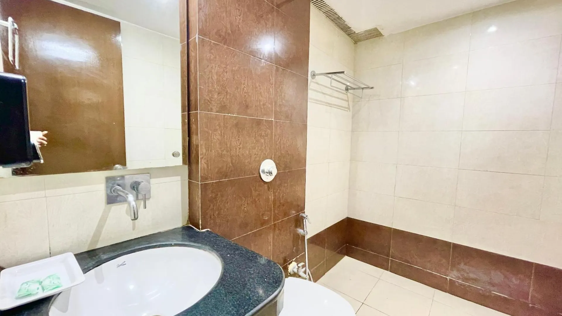 ****  Hotel Varanasi Palace ! Varanasi Foreigner'S Choice ! Fully-Air-Conditioned-Hotel Lift-And-Parking-Availability, Near Kashi Vishwanath Temple, And Ganga Ghat 印度
