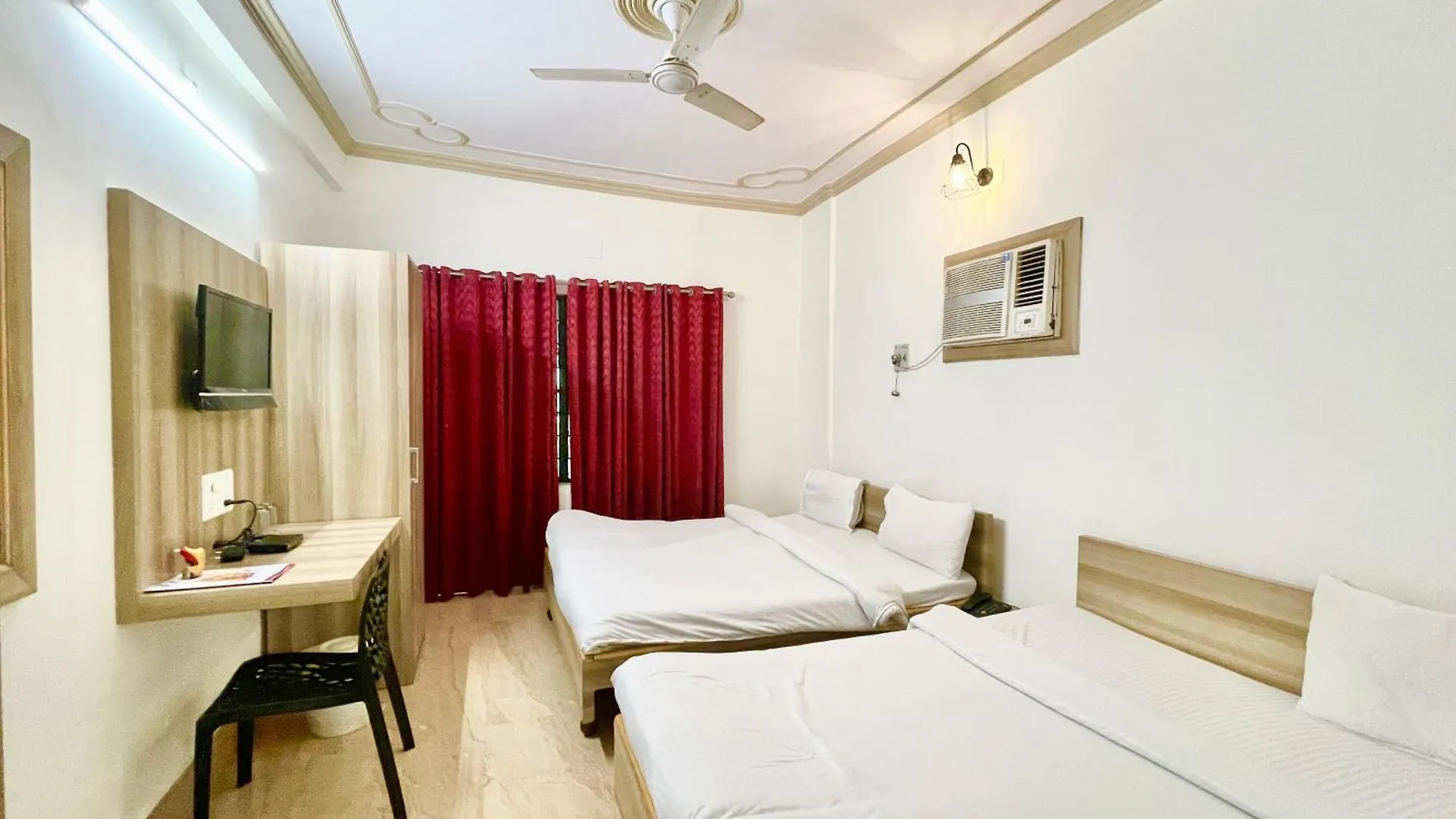 Hotel Varanasi Palace ! Varanasi Foreigner'S Choice ! Fully-Air-Conditioned-Hotel Lift-And-Parking-Availability, Near Kashi Vishwanath Temple, And Ganga Ghat