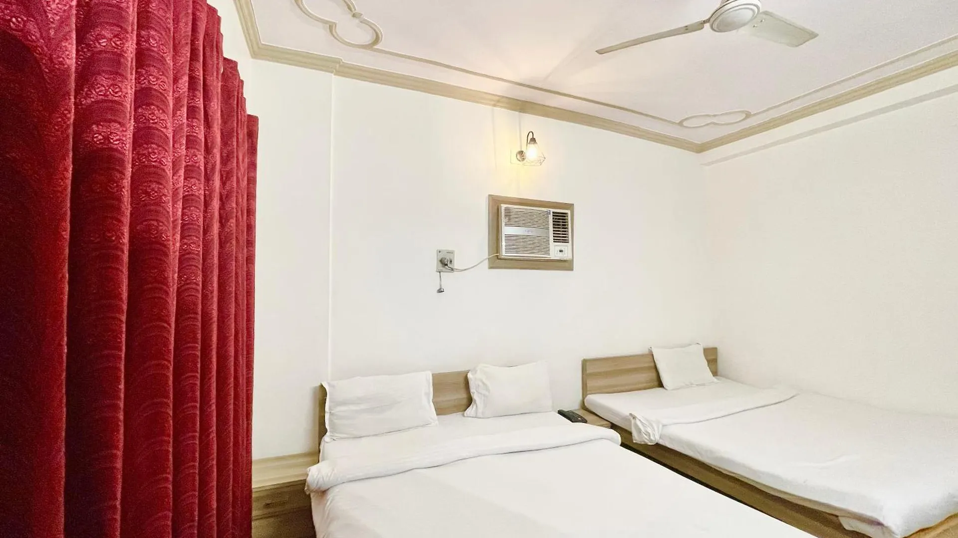Hotel Varanasi Palace ! Varanasi Foreigner'S Choice ! Fully-Air-Conditioned-Hotel Lift-And-Parking-Availability, Near Kashi Vishwanath Temple, And Ganga Ghat