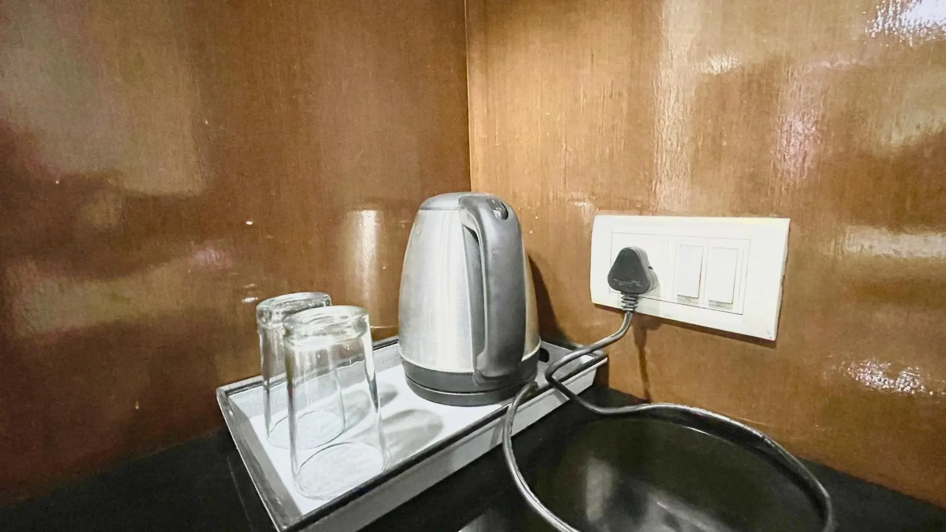 Hotel Varanasi Palace ! Varanasi Foreigner'S Choice ! Fully-Air-Conditioned-Hotel Lift-And-Parking-Availability, Near Kashi Vishwanath Temple, And Ganga Ghat
