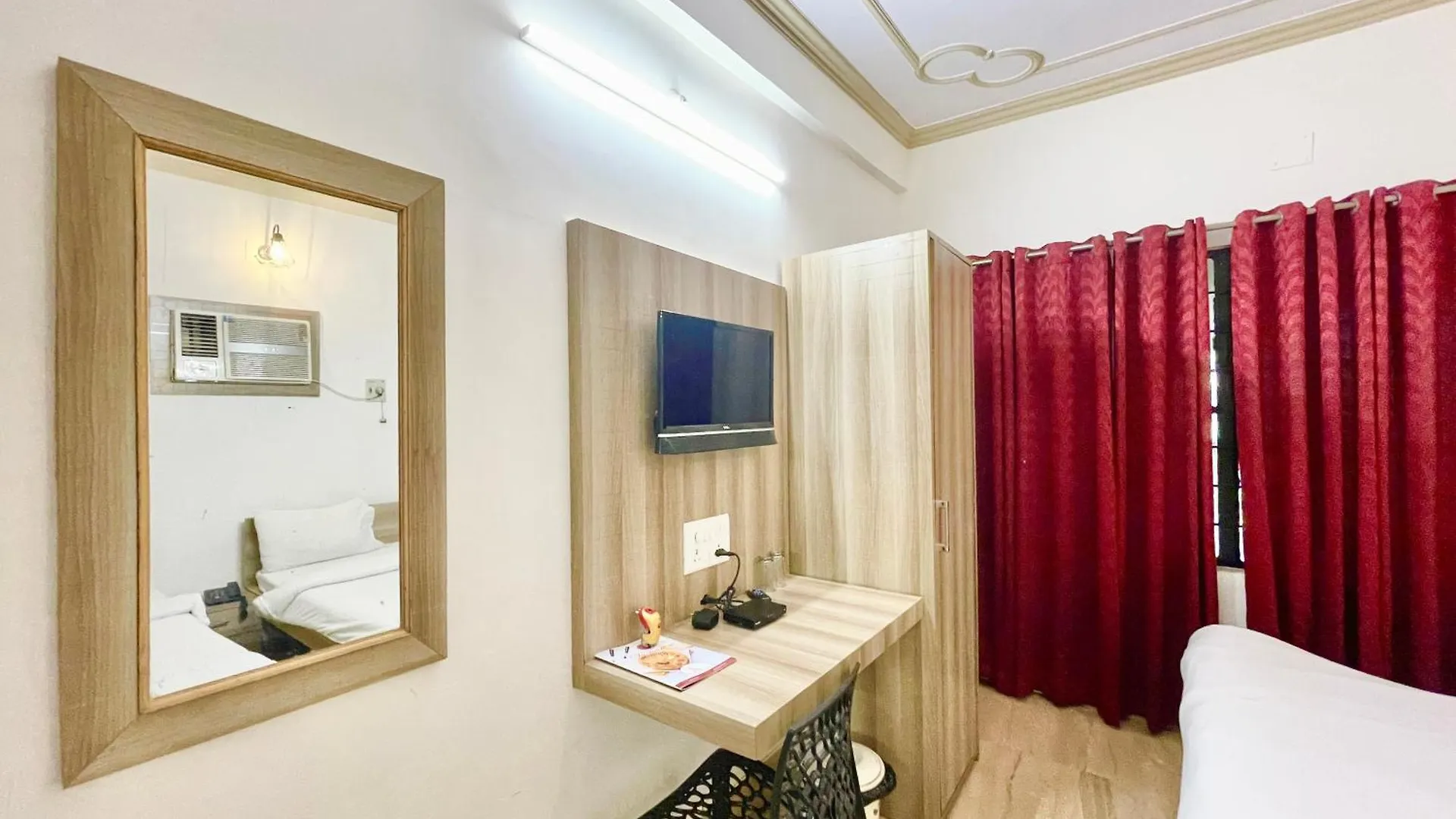 Hotel Varanasi Palace ! Varanasi Foreigner'S Choice ! Fully-Air-Conditioned-Hotel Lift-And-Parking-Availability, Near Kashi Vishwanath Temple, And Ganga Ghat 4*,  印度
