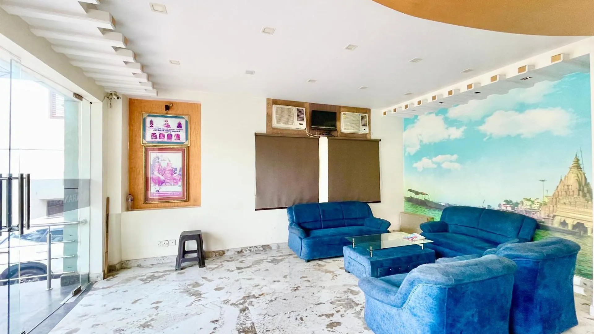Hotel Varanasi Palace ! Varanasi Foreigner'S Choice ! Fully-Air-Conditioned-Hotel Lift-And-Parking-Availability, Near Kashi Vishwanath Temple, And Ganga Ghat