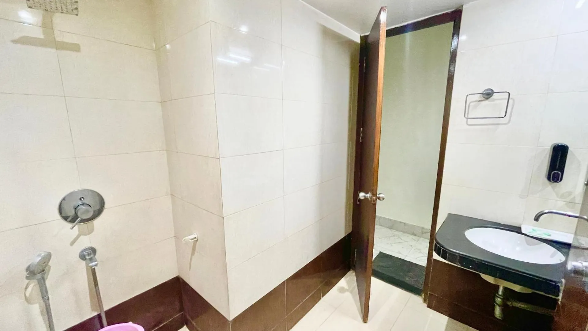 Hotel Varanasi Palace ! Varanasi Foreigner'S Choice ! Fully-Air-Conditioned-Hotel Lift-And-Parking-Availability, Near Kashi Vishwanath Temple, And Ganga Ghat 印度
